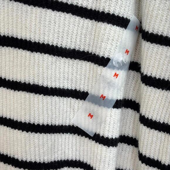 Old Navy Women's Striped V-Neck Sweater Size Medium NWOT - Picture 2 of 4